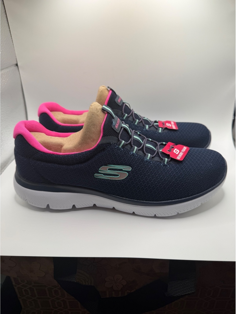 Sketchers Summit Women’s size 9 in Navy/Hot Pink